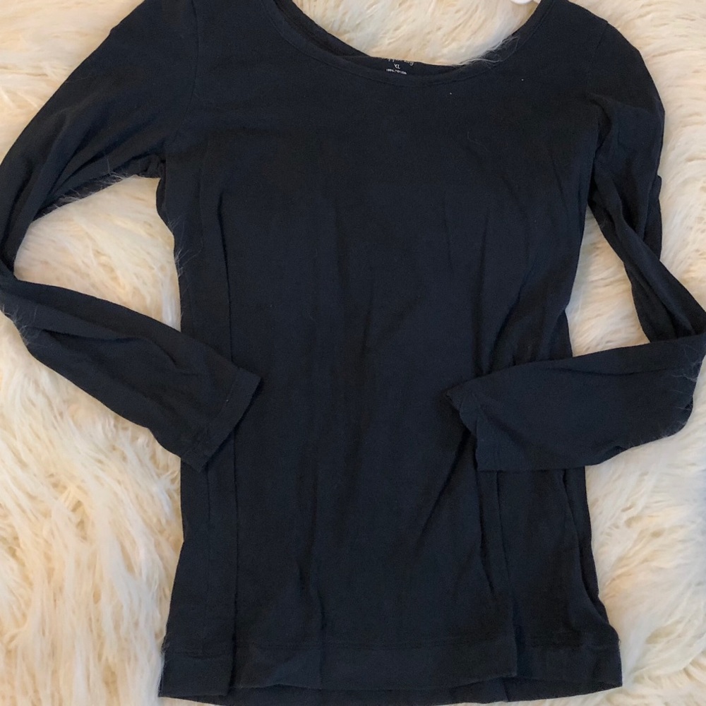 Long sleeve tight black T!